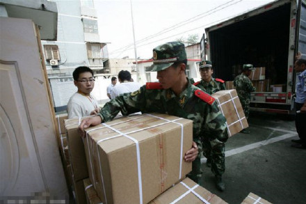 曝高考试卷绝密押送图 重兵把守转运过程堪比大片