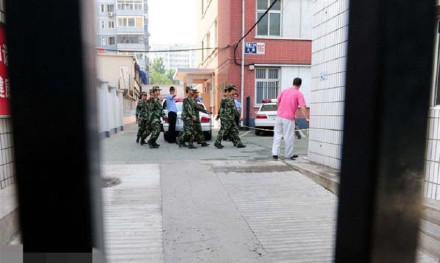 曝高考试卷绝密押送图 重兵把守转运过程堪比大片