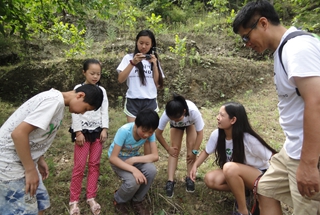 8名美国孩子宁强山区小学支教 两地孩子相处融洽