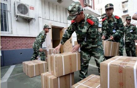 曝高考试卷绝密押送图 重兵把守转运过程堪比大片