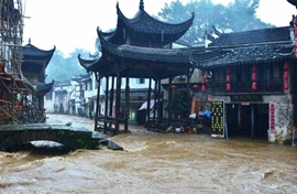 婺源遭暴雨袭击变"水乡"