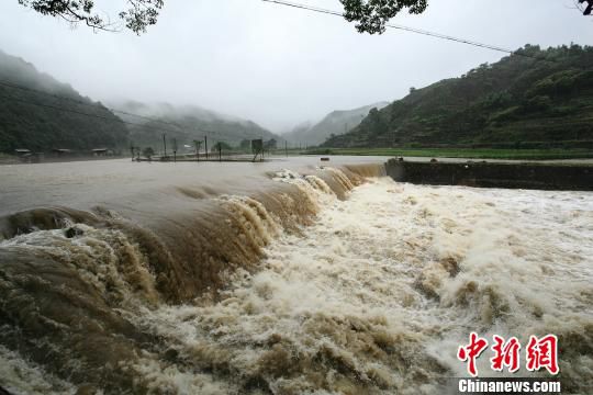 浙江开化遭暴雨侵袭 24小时内降下19个西湖的水