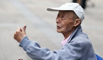 南京86岁老人再战高考 为圆大学梦15次参加高考