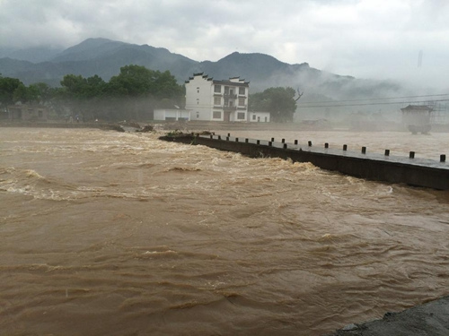 江西婺源降暴雨受灾严重 320余栋房屋进水受损