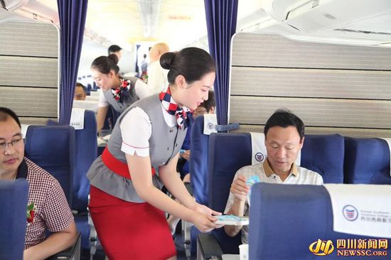 最牛教室波音737内真实体验空姐工作细节。