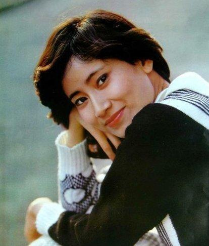 80年代风情万种的潮流美女