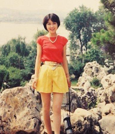 80年代风情万种的潮流美女