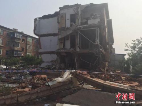 辽宁葫芦岛幼儿园大火 现场浓烟滚滚伤亡不详