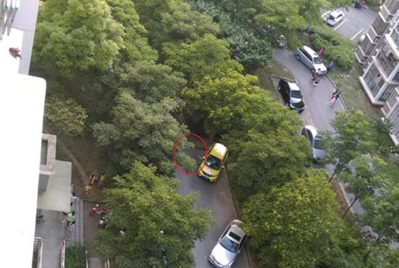 男子被解雇砍杀老板一家3口 幼子抢救无效死亡