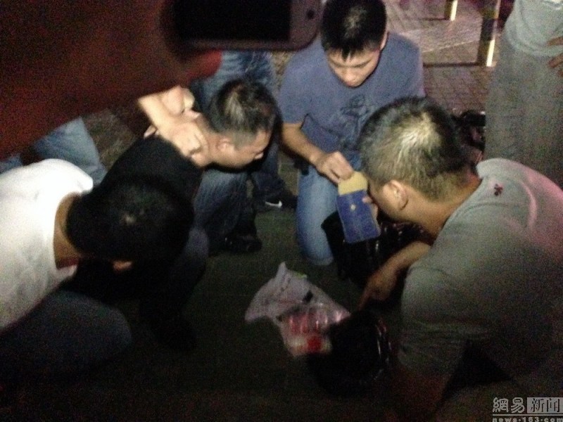 深圳一夫妻天台上搭屋制毒 用废品掩盖臭味