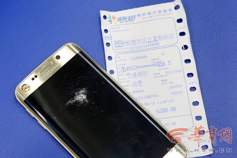 男子买三星手机模仿广告砸核桃 结果屏碎了|核