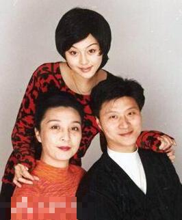 范冰冰和父母旧照