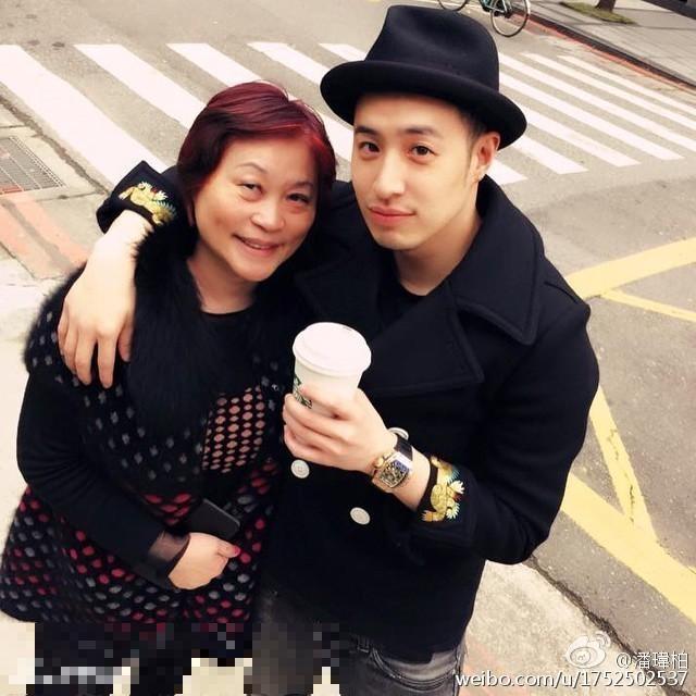 潘玮柏和妈妈