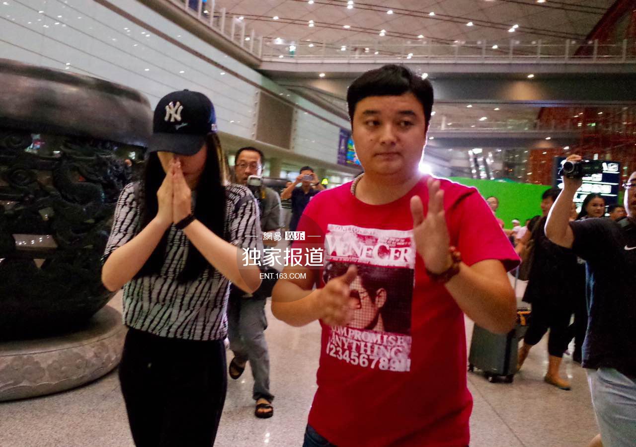  葛天 离婚后回京  被问刘翔 是否出轨不停哭| 葛天 