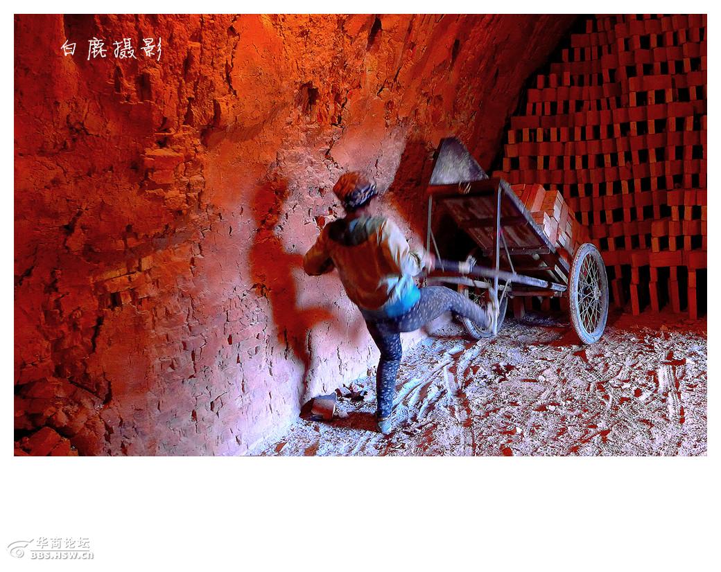 走近烧砖工 再现装坯出砖过程