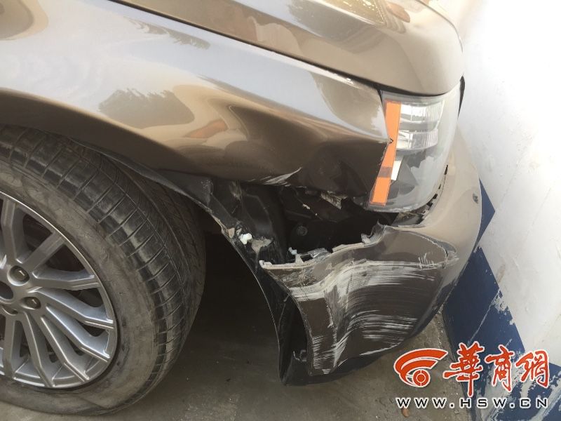 男子长安码头吃烤肉 在路虎车后解手被撞