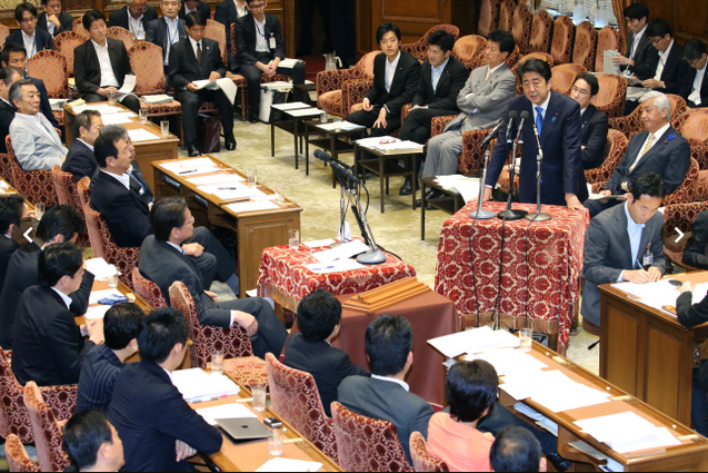 日本新安保法案在抗议声中获得通过
