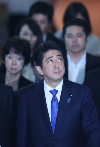 日本新安保法案在抗议声中获得通过
