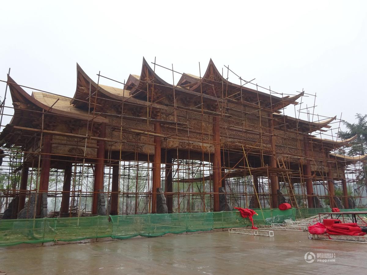 开封建最大牌楼落成 耗时一年多投资1200万元