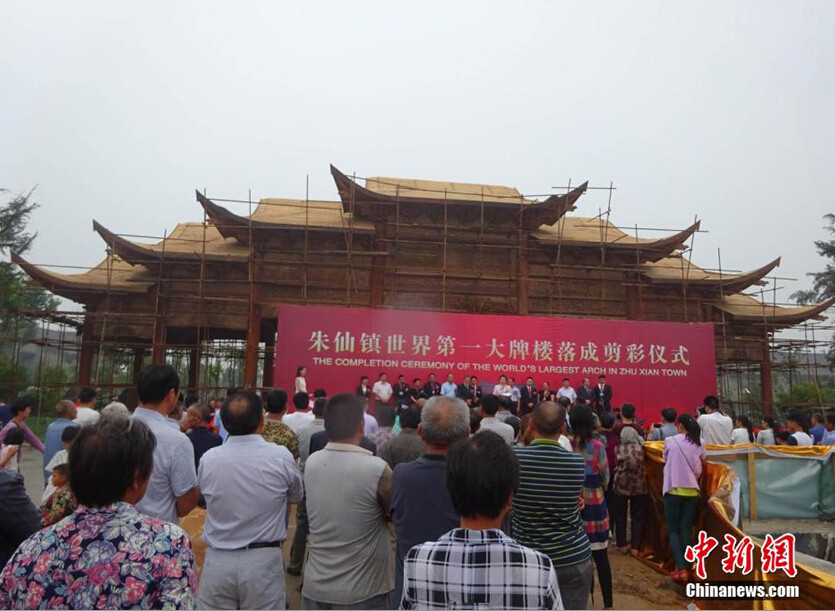 开封建最大牌楼 投资1200万元全木制高约5层楼