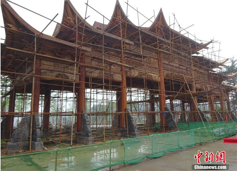 开封建最大牌楼 投资1200万元全木制高约5层楼