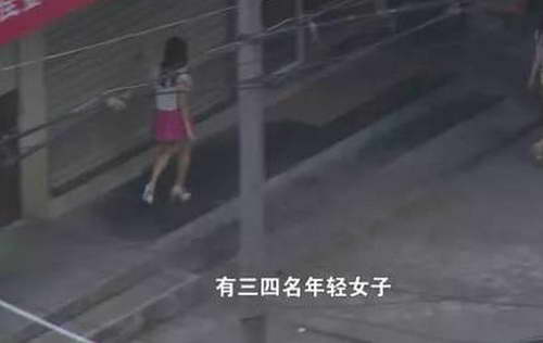 站街女强拉过往旅客 记者暗访起底内幕真相