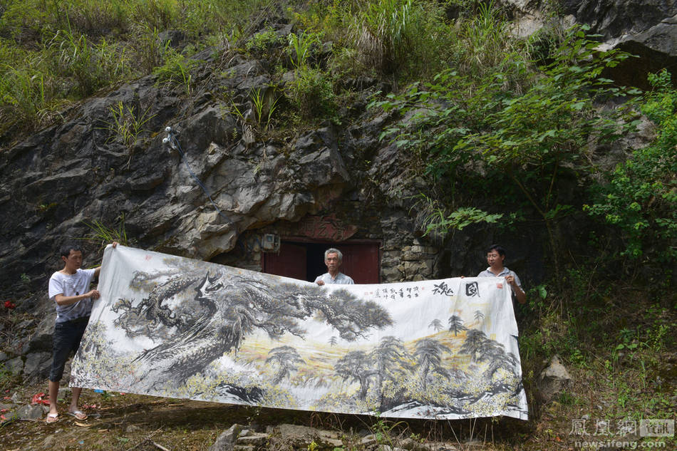 老人山洞作画30年 不图名利被称作“画怪”