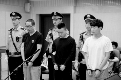 女演员遭泼硫酸毁容 供述罪犯称报恩心切才作案