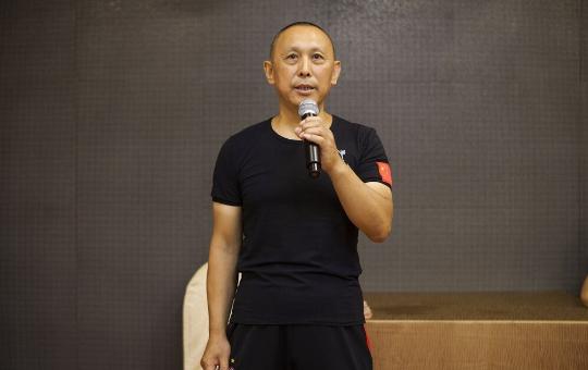 长春散打总教头收徒 场面宏大行跪拜大礼