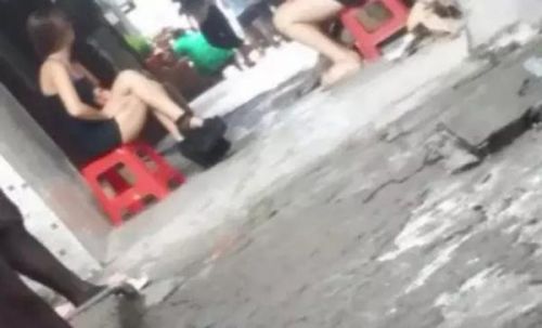 广州江门失足女幼儿园拉客 肆无忌惮挑逗路人