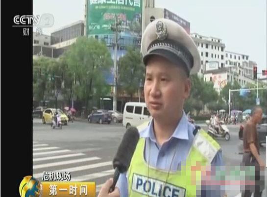 警察遭持刀威逼现场惊心动魄 司机有前科已被收监