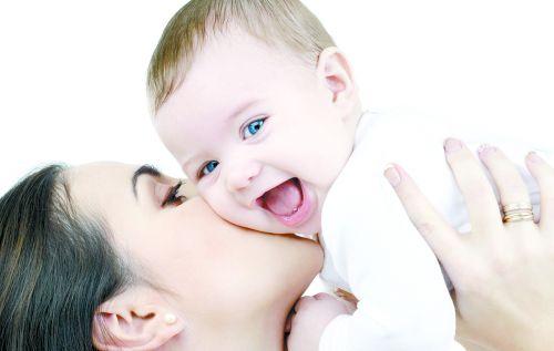 广州38位辣妈当众掀衣喂奶 盘点坚持母乳喂养的女明星们
