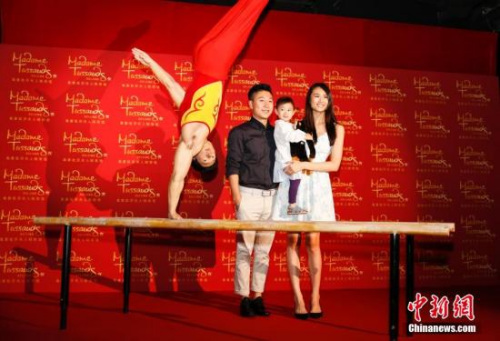 资料图：李小鹏一家。中新社发 杨阳 摄