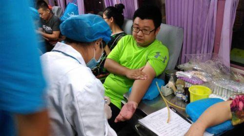 千人献血堵塞交通 济南为羊水栓塞产妇爱心接力 