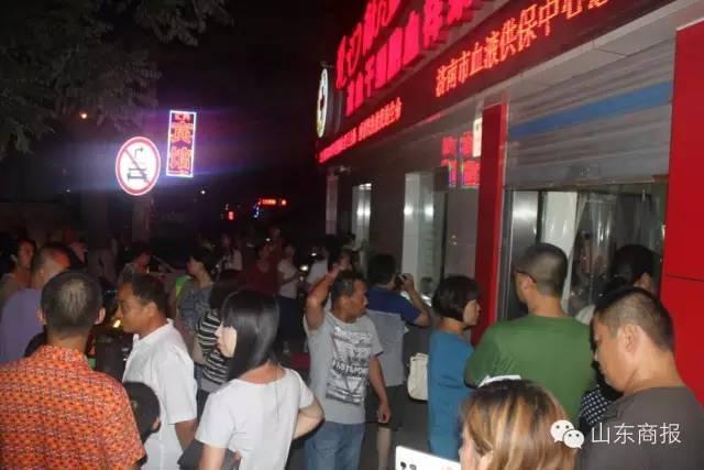 千人献血堵塞交通 济南为羊水栓塞产妇爱心接力 