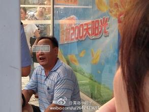 老人殴打女乘客 被打的女乘客嘴里骂骂咧咧（组图）