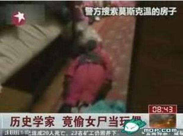 男子用女尸装扮玩偶 该男子系精通13门语言天才