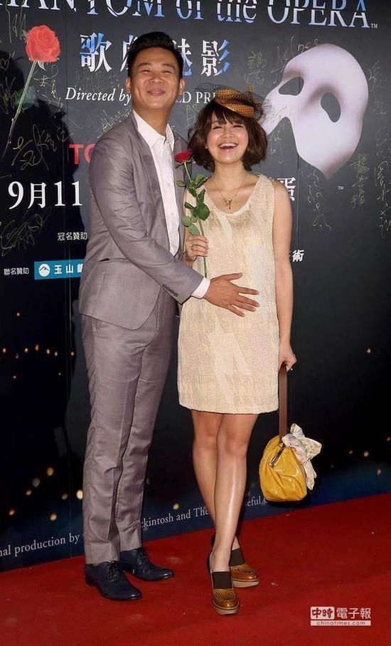 钟欣怡自曝曾约会不穿内裤 盘点女星尴尬走光