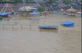 贵州松桃暴雨致县城内涝