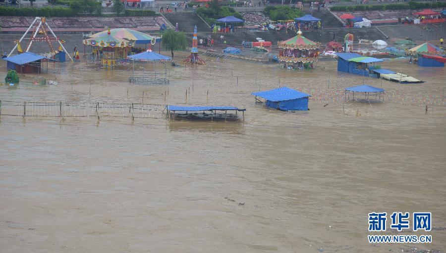 #（生态）（1）贵州松桃暴雨致县城内涝