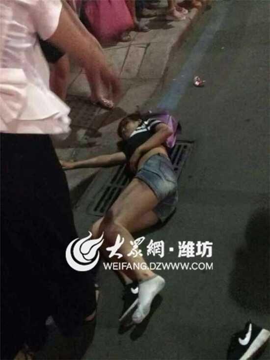 潍坊北宫街车祸女子惨死曝现场惨图 疑摩托车遭鲁V1J330