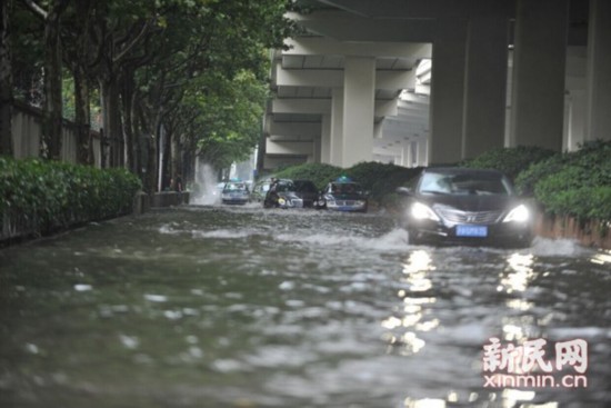 上海降特大暴雨 开启“看海”模式