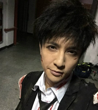 薛之谦被疑整容 容貌变化惊人双眼皮好假(组图