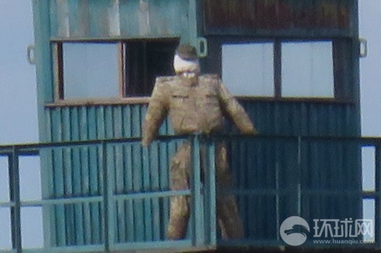 探访中俄边境：俄军哨所上稻草人“站岗”