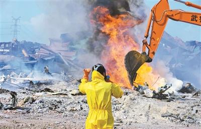 天津爆炸遇难者首批名单公布 仍有50人失联