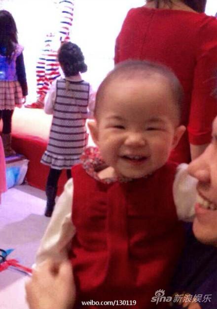 黄奕女儿近照