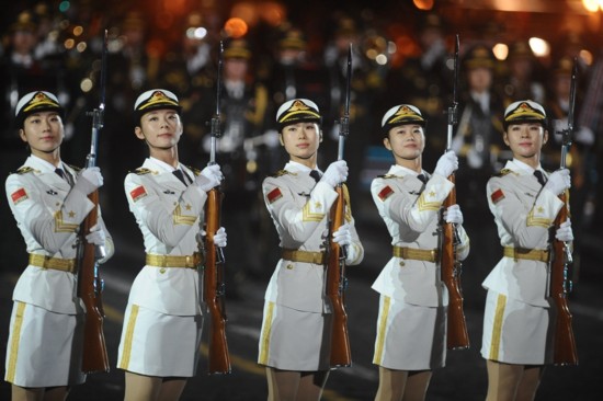 仪仗队女兵海外亮相