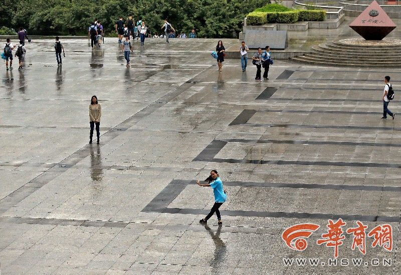 西安交大学生玩快闪 祝老师节日快乐