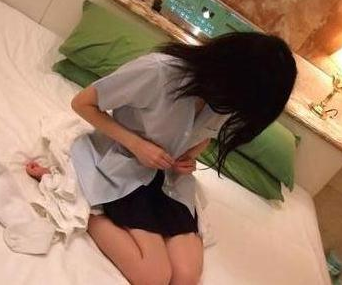 男子网聊开房遇亲女儿 微信约炮乱伦遭妻子捉奸