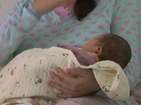 江苏女子扮护士偷婴儿 视频监控拍下偷婴儿全过程